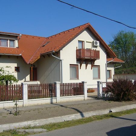 Csipkeház Apartman Cserkeszőlő Esterno foto