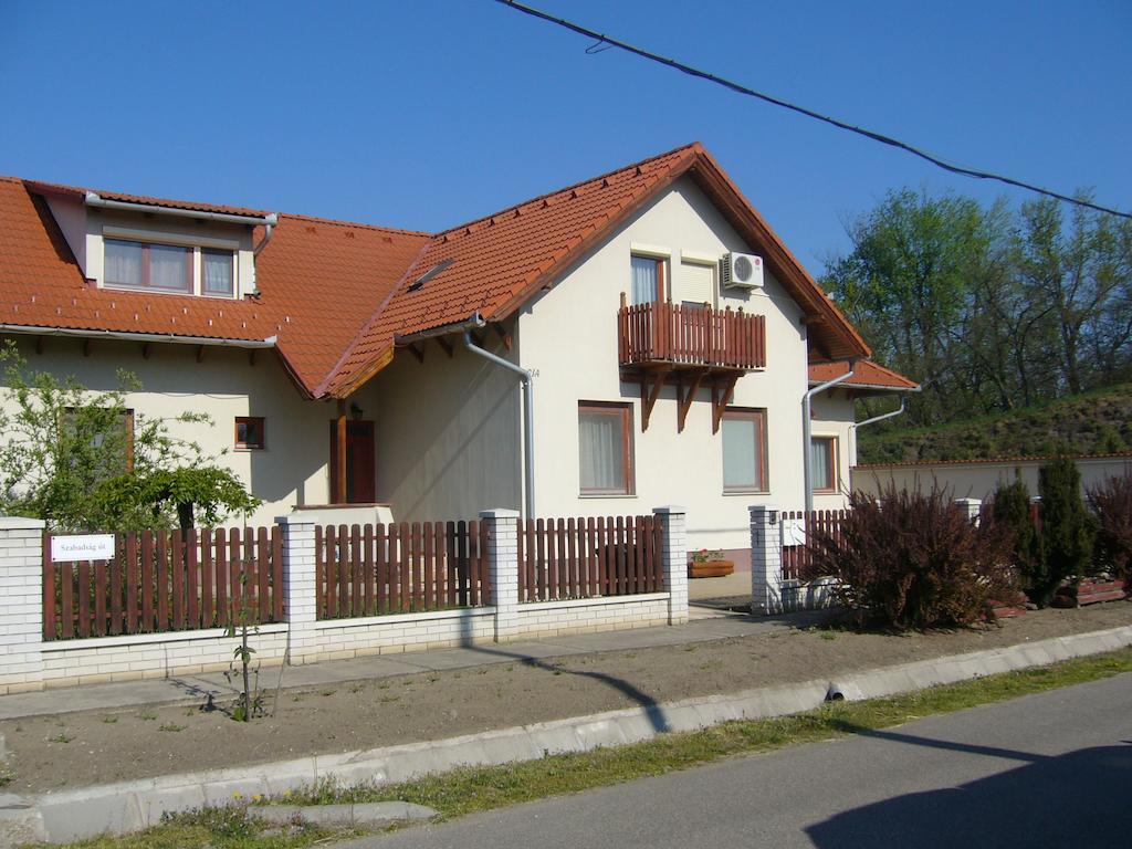 Csipkeház Apartman Cserkeszőlő Esterno foto